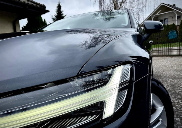 Volvo V60 cena 69900 przebieg: 183000, rok produkcji 2019 z Niemodlin małe 781